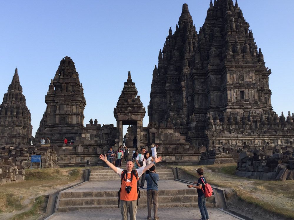 foto-de-JC-en-el-templo-Prambanan