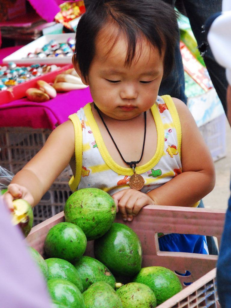 mercado-de-Chiang-Mai-niños-Tailandia