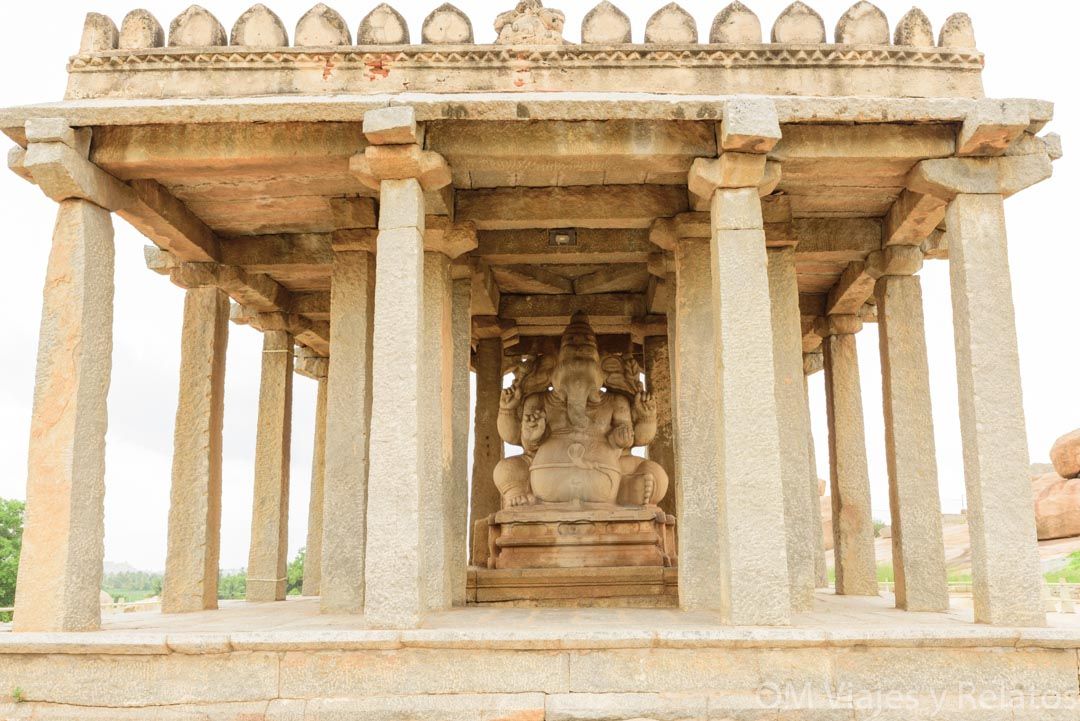 Estatua-Ganesha-dios-hindú-Hampi-India-templo