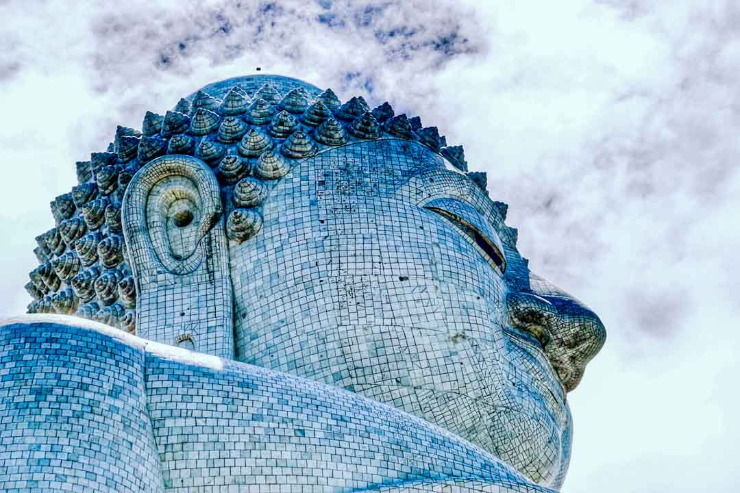 vertirse-adecuadamente-para-visitar-los-templos-de-Tailandia-Big-Buda-Phuket