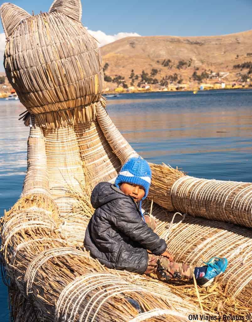 que-ver-y-hacer-en-el-Lago-Titicaca-islas-de-los-Uros