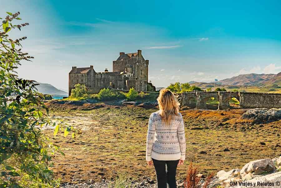 mi-foto-en-el-castillo-Eilean-Donan-de-Escocia-en-un-dia-soleado