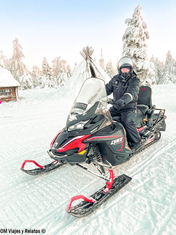 que-hacer-en-Rovaniemi-en-Navidad-moto-nieve-foto-JC-recuerdo