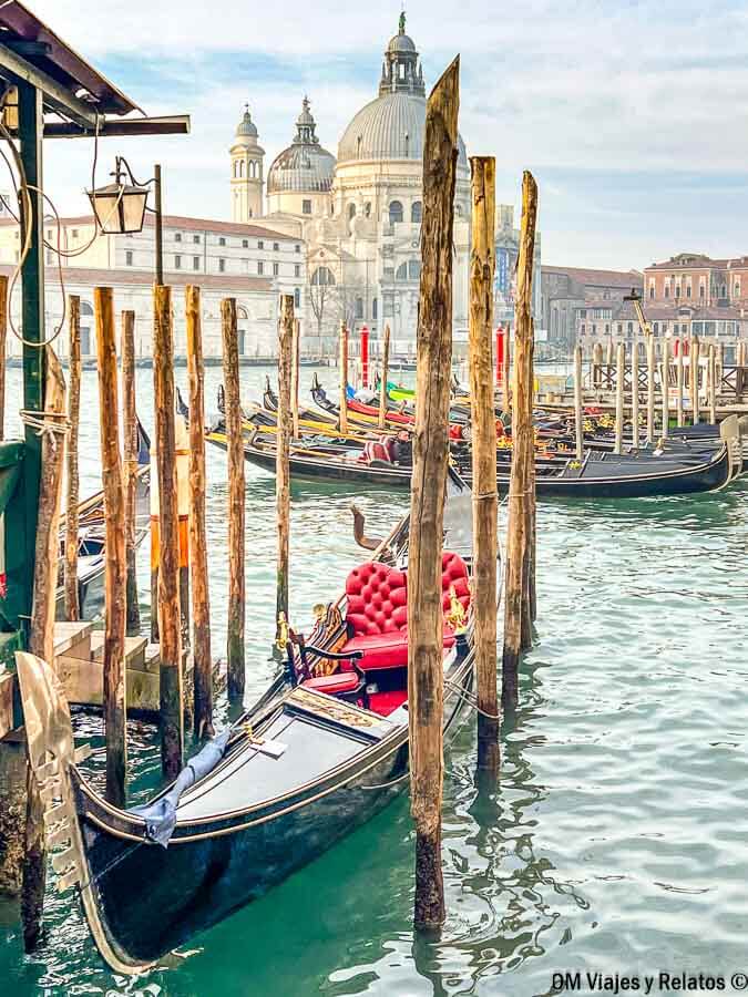 cosas-que-ver-y-hacer-en-Venecia-en-carnaval-paseo-en-gondola